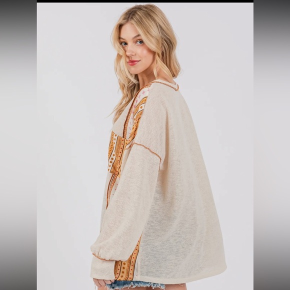 13 Boho Contrast Boho Round Neck Sweater - Picture 4 of 5